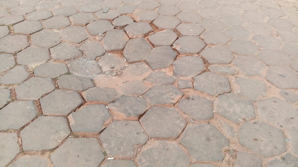 VOLTOU O BURACÃO! Esquina da Bom Jardim com Voluntário da Pátria ameaça virar cratera e revolta moradores