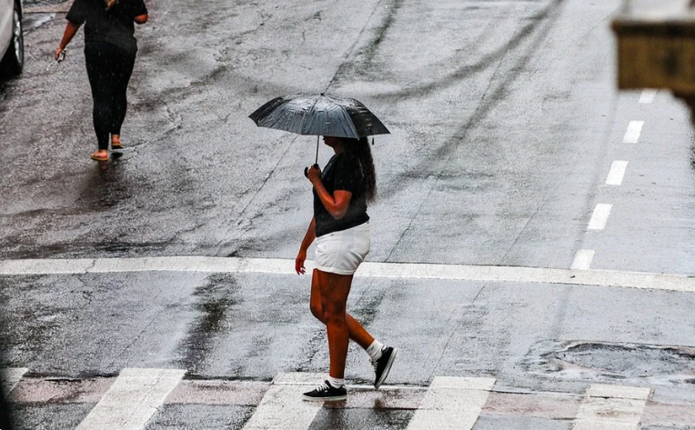 Chuva marca início da semana no RS e já atinge Sarandi nesta segunda-feira