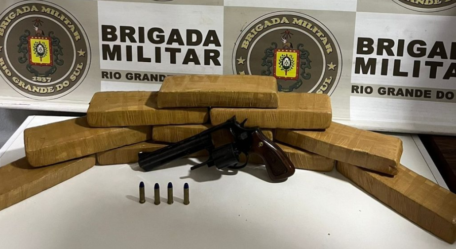 Brigada Militar prende homem com quase 6 kg de maconha e arma de fogo no Bairro Floresta, em Carazinho